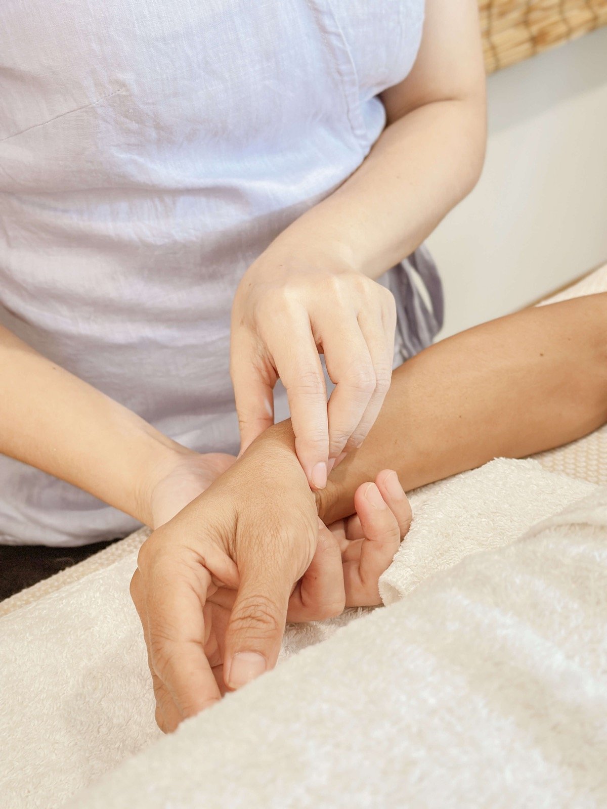 Acupuncture treatment at Piraluna